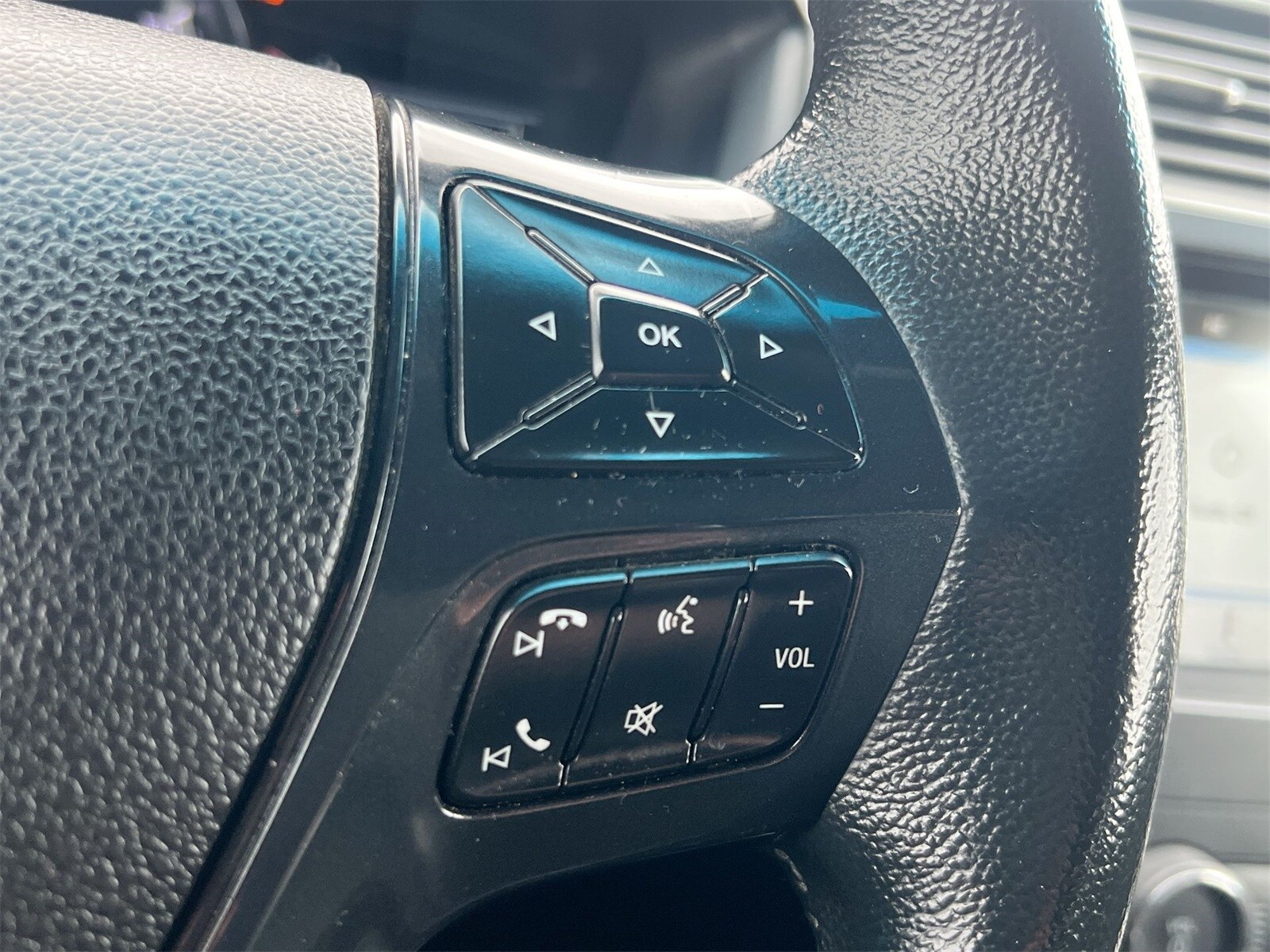 Thumbnail: 2018 Ford Explorer - 25