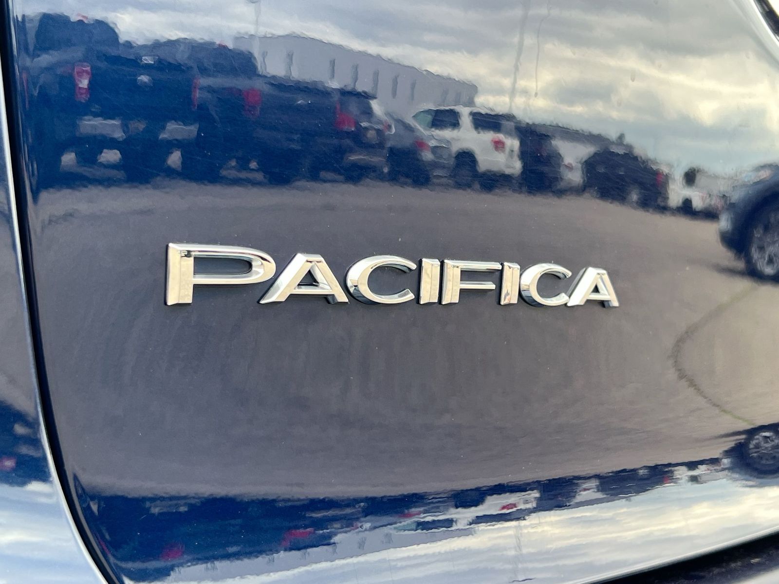 Thumbnail: 2018 Chrysler Pacifica - 12