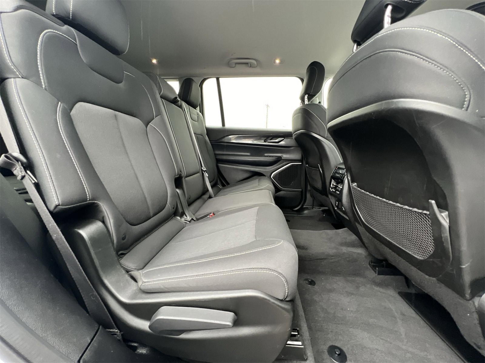 2022 Jeep Grand Cherokee L Laredo 21
