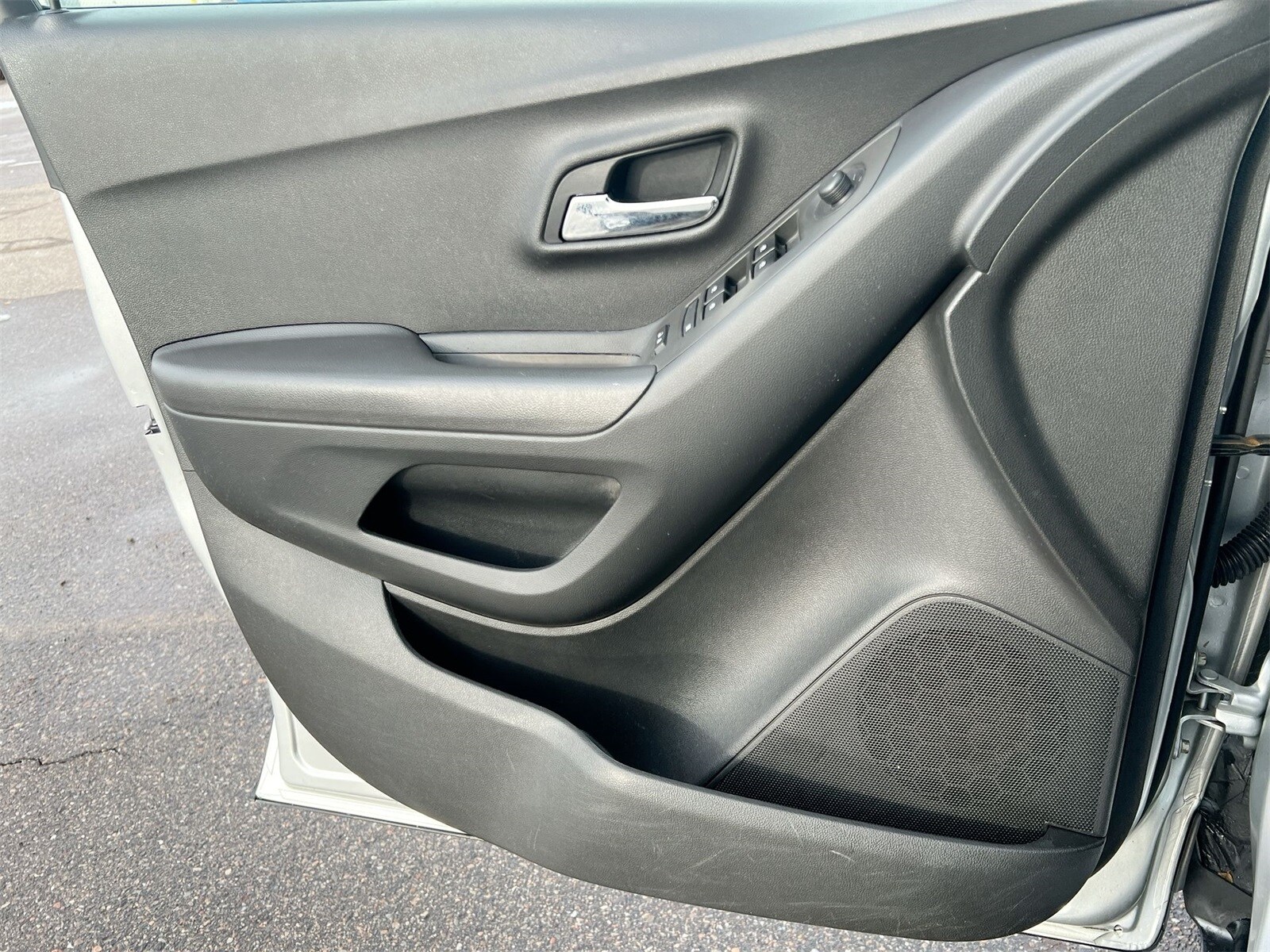 Thumbnail: 2017 Chevrolet Trax - 31