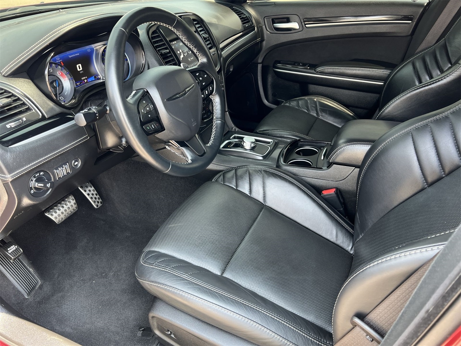 2023 Chrysler 300 C 10