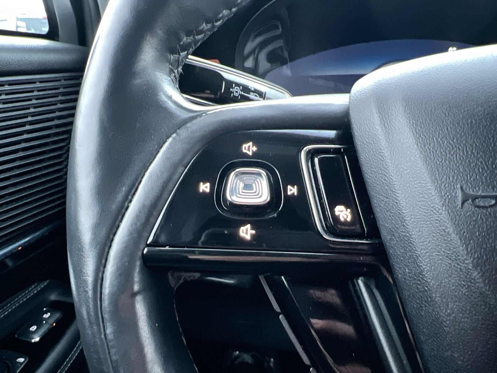 Thumbnail: 2022 Lincoln Corsair - 23