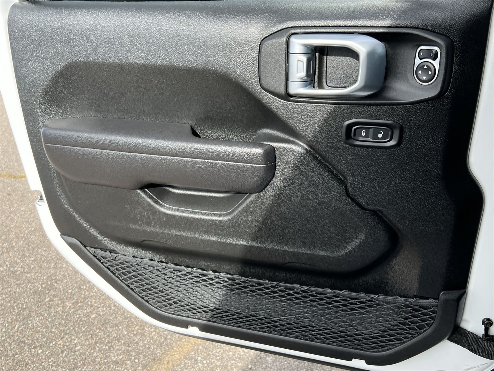 Thumbnail: 2023 Jeep Wrangler - 30