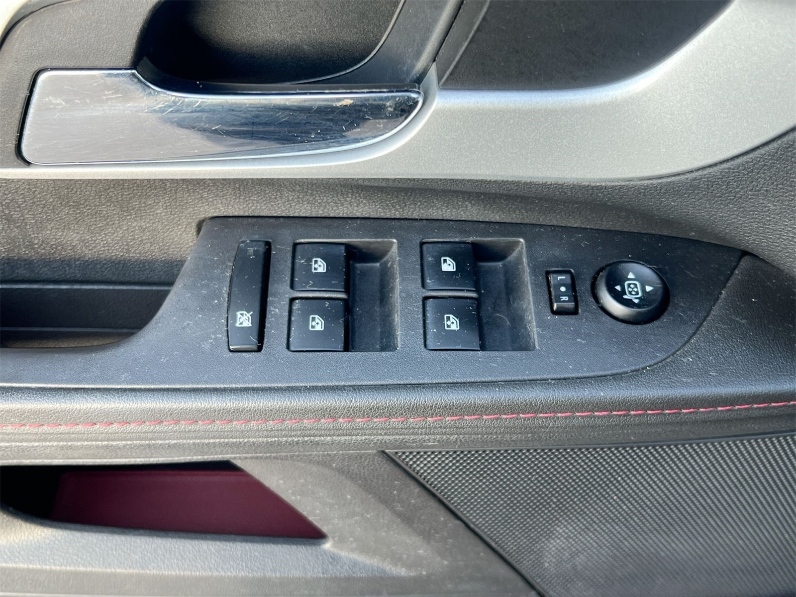 Thumbnail: 2011 Chevrolet Equinox - 17