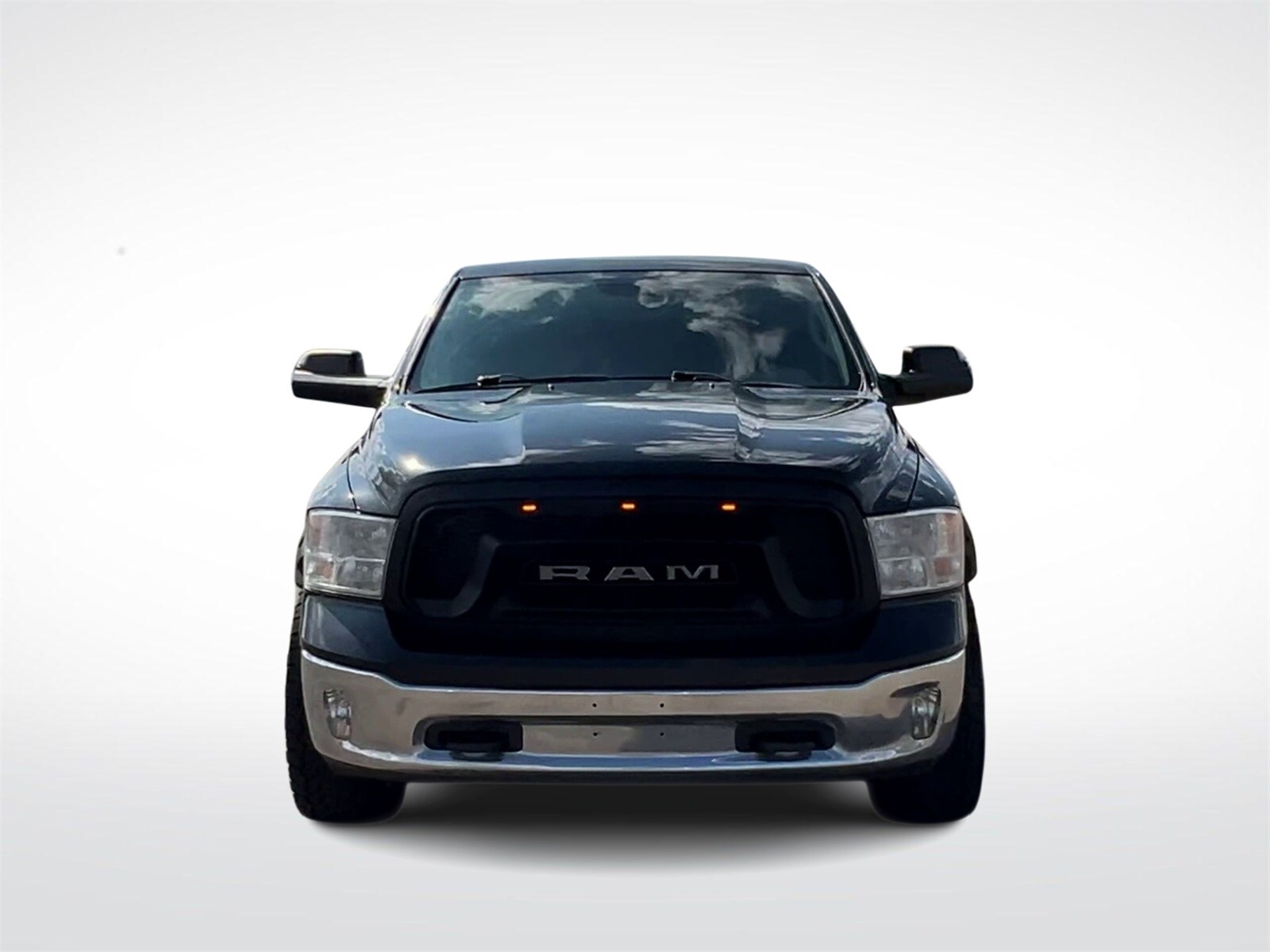 2017 Ram 1500 SLT photo 3