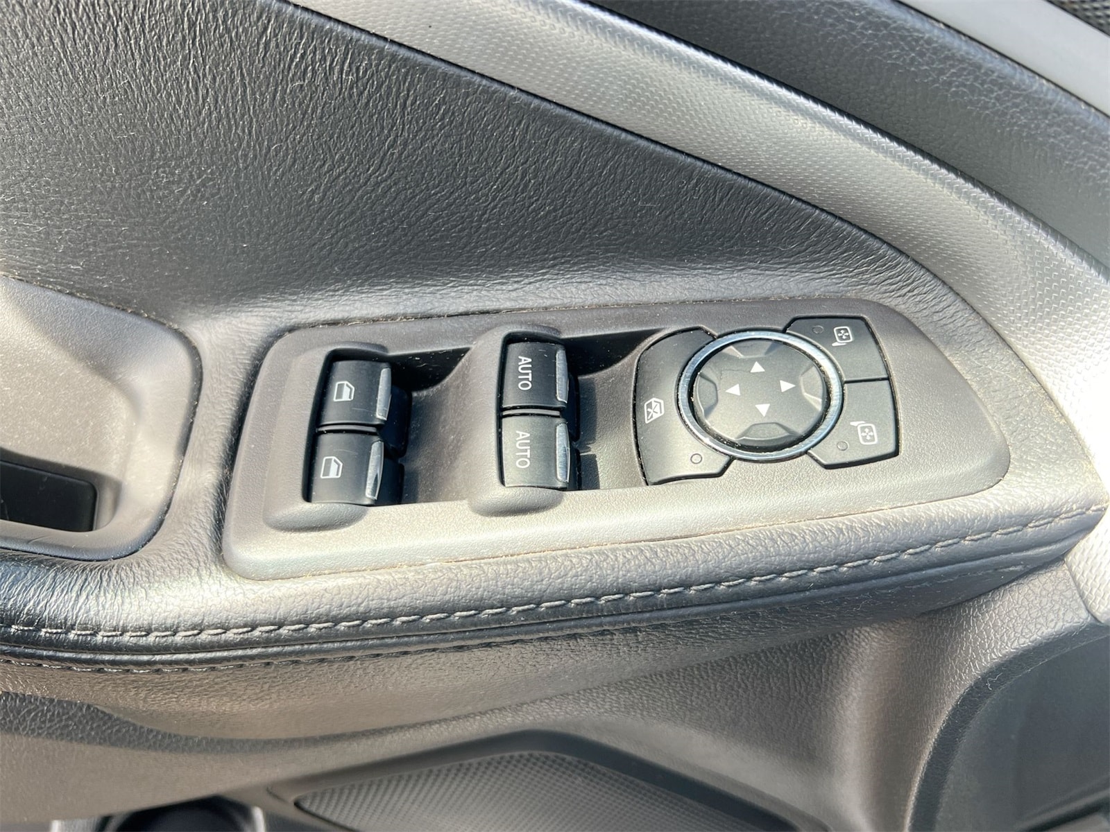 Thumbnail: 2015 Ford Explorer - 17