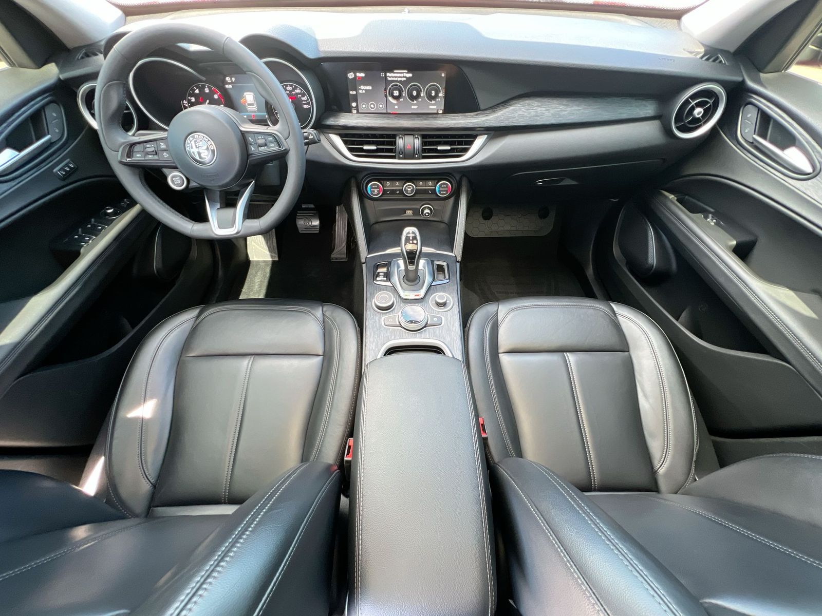Thumbnail: 2020 Alfa Romeo Stelvio - 15