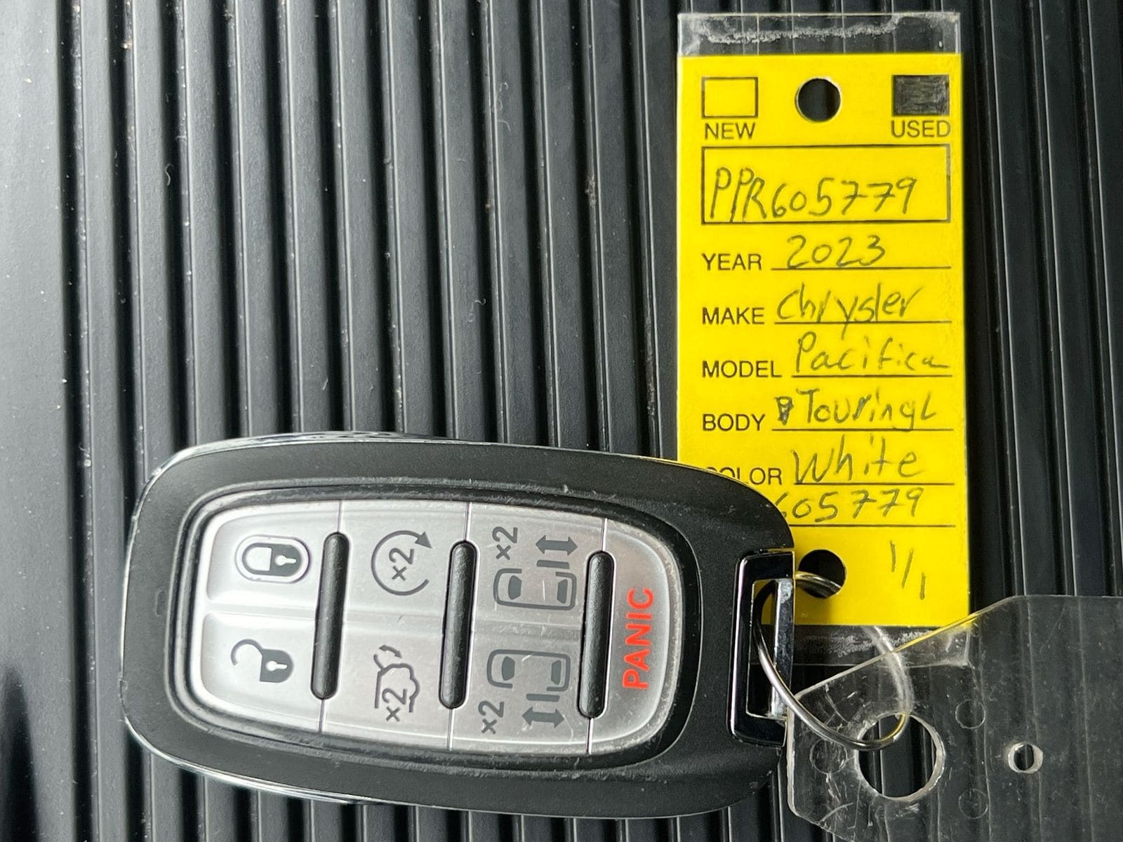 Thumbnail: 2023 Chrysler Pacifica - 35