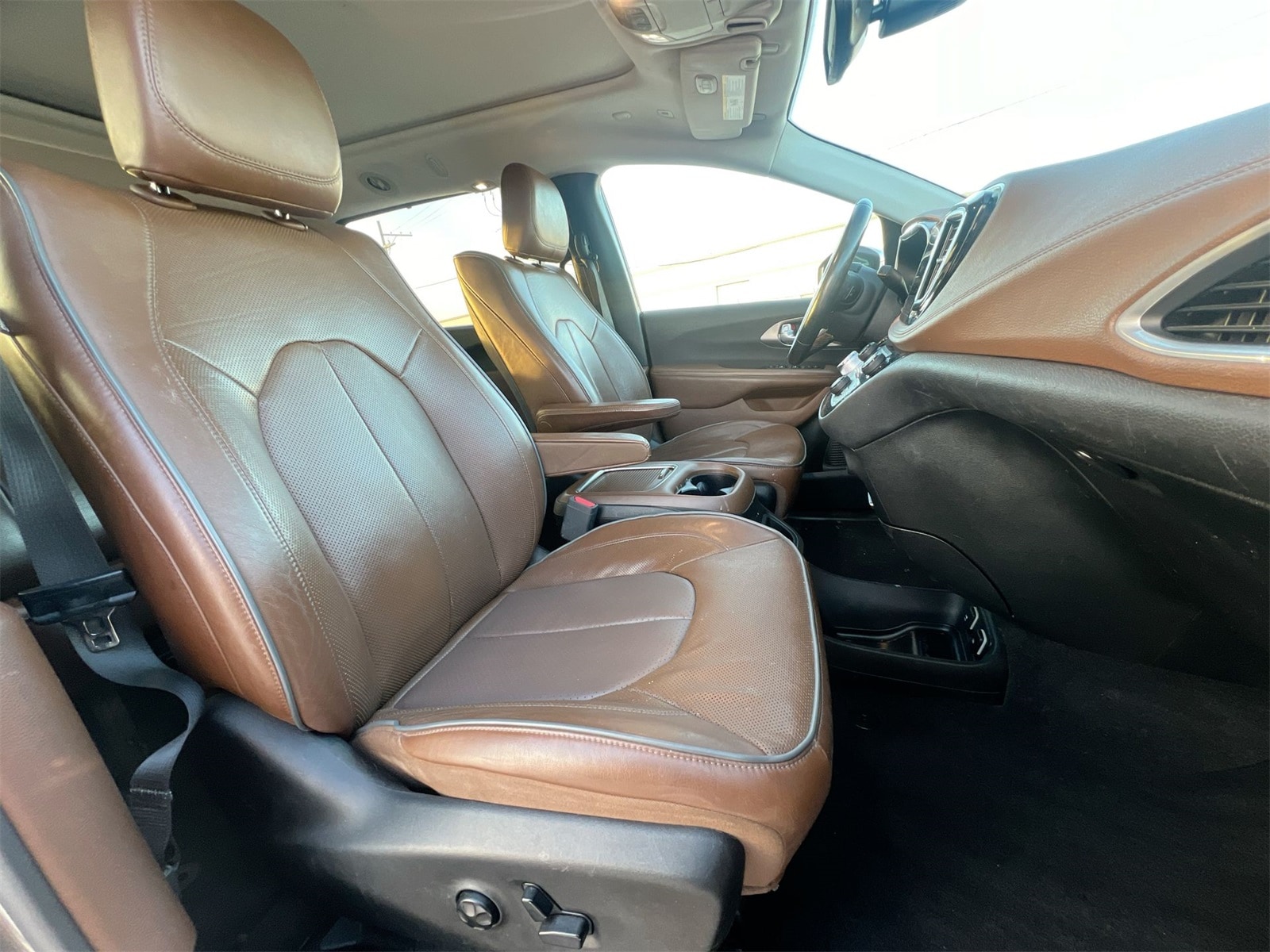 Thumbnail: 2018 Chrysler Pacifica - 21