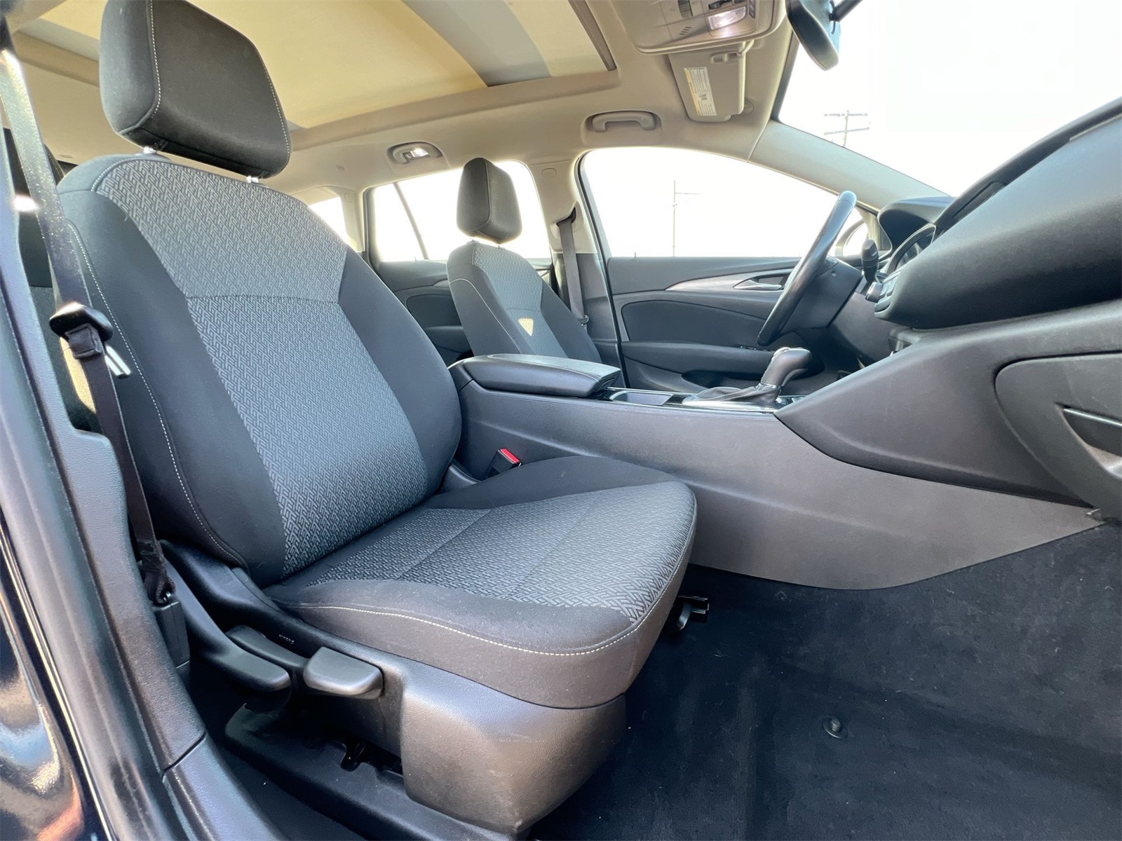 Thumbnail: 2018 Buick Regal - 21