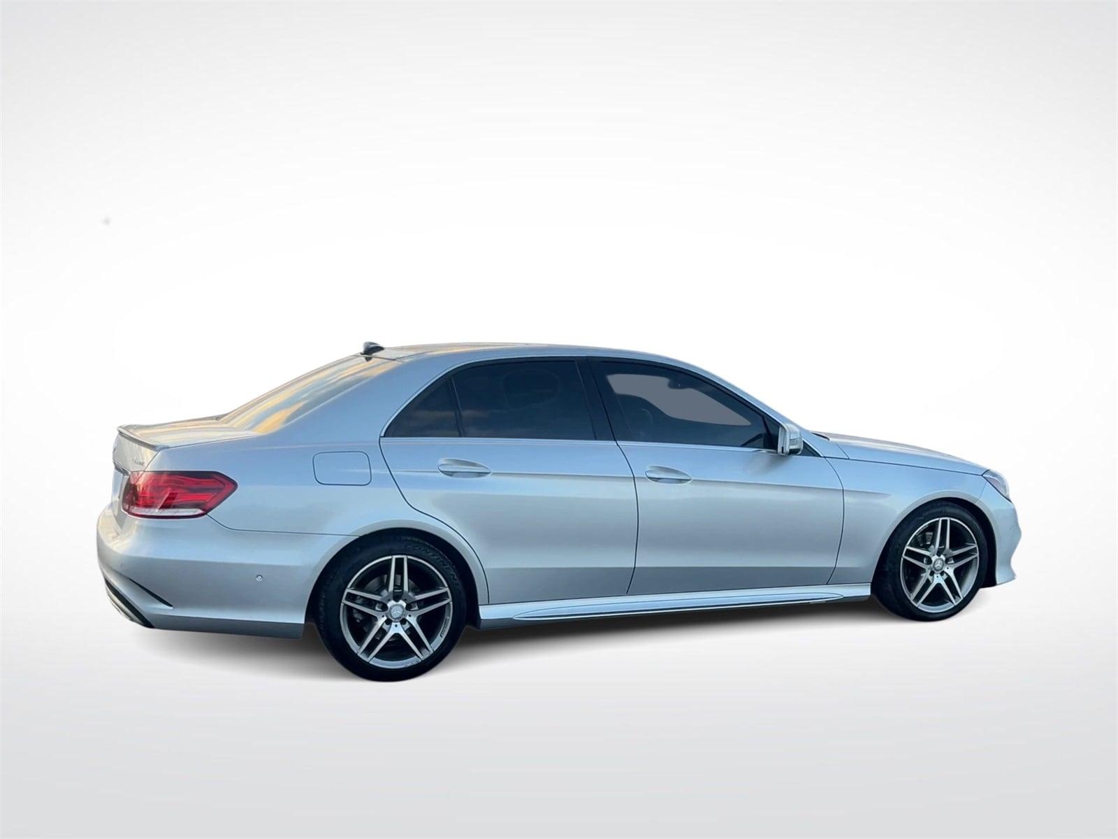 Thumbnail: 2016 Mercedes-Benz E-Class - 9
