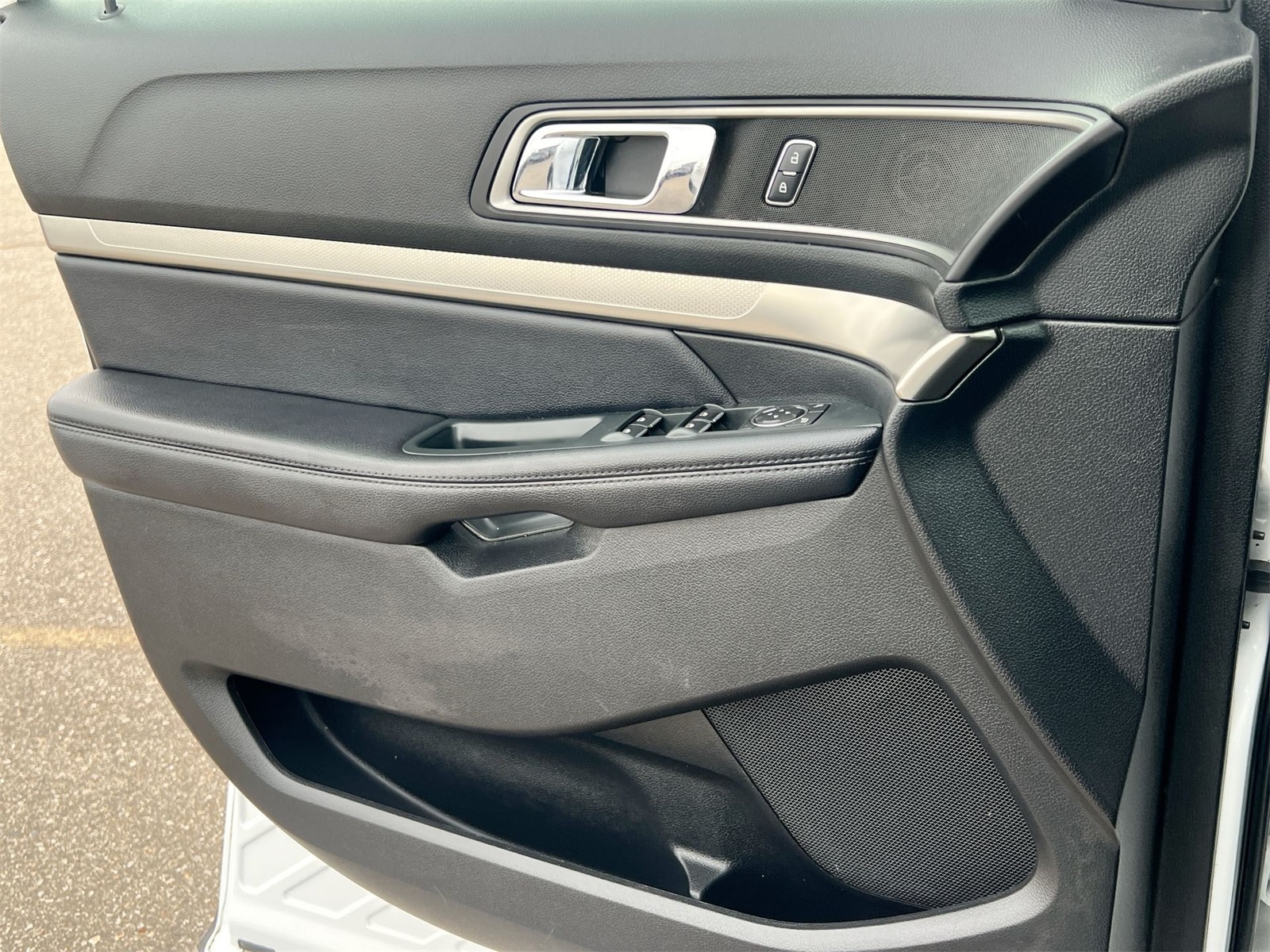 Thumbnail: 2018 Ford Explorer - 31