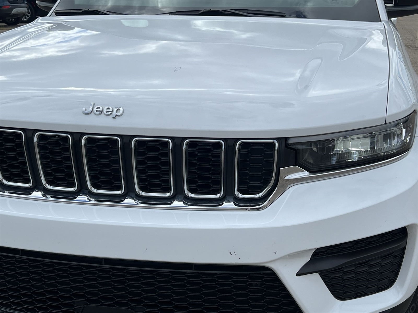 Thumbnail: 2023 Jeep Grand Cherokee - 11