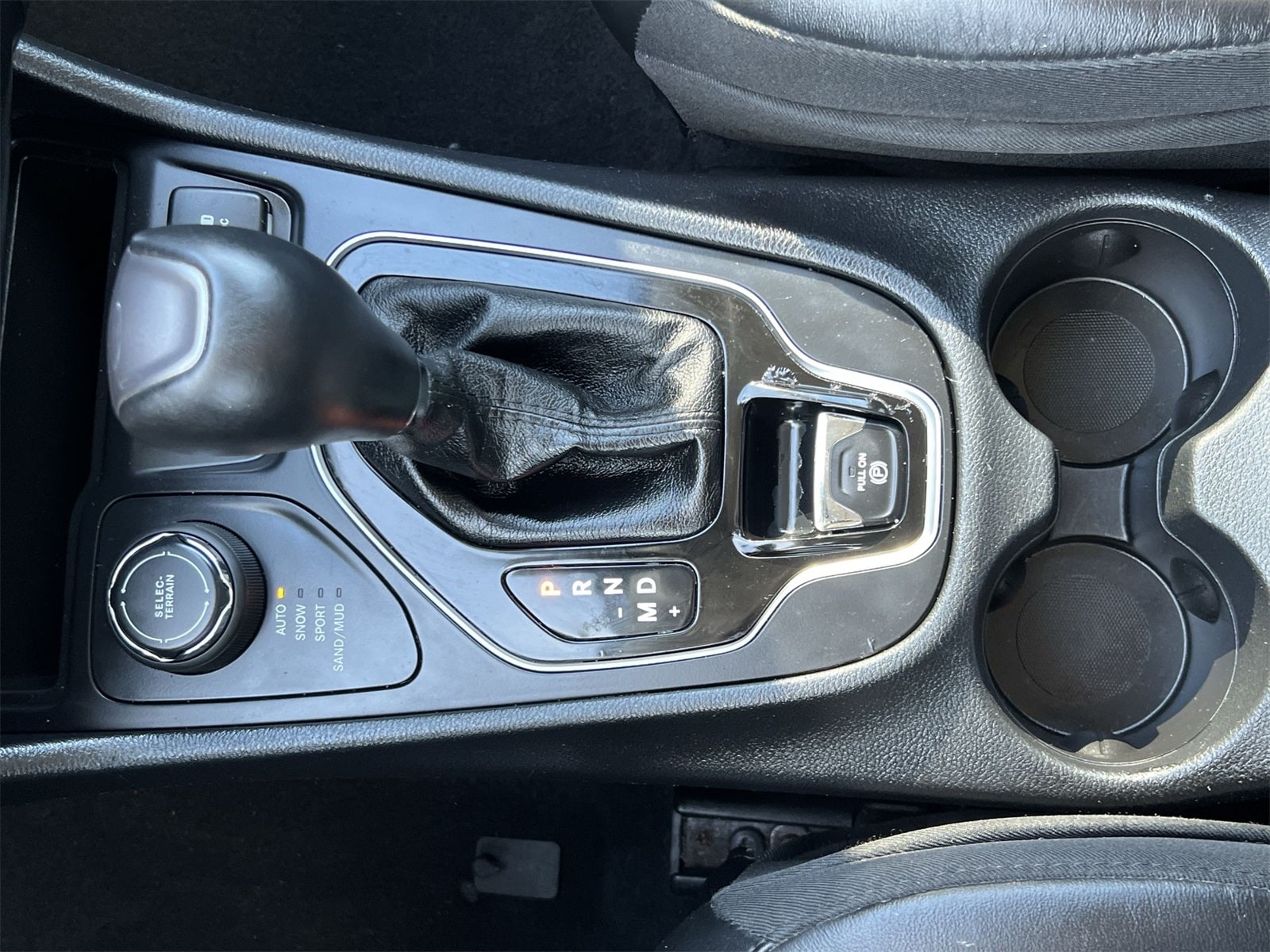 Thumbnail: 2019 Jeep Cherokee - 32