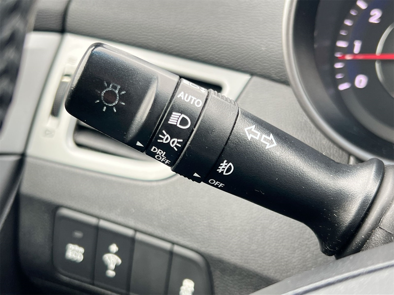 Thumbnail: 2014 Hyundai Elantra - 26