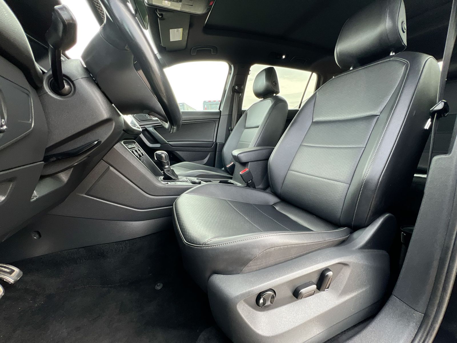 Thumbnail: 2019 Volkswagen Tiguan - 16