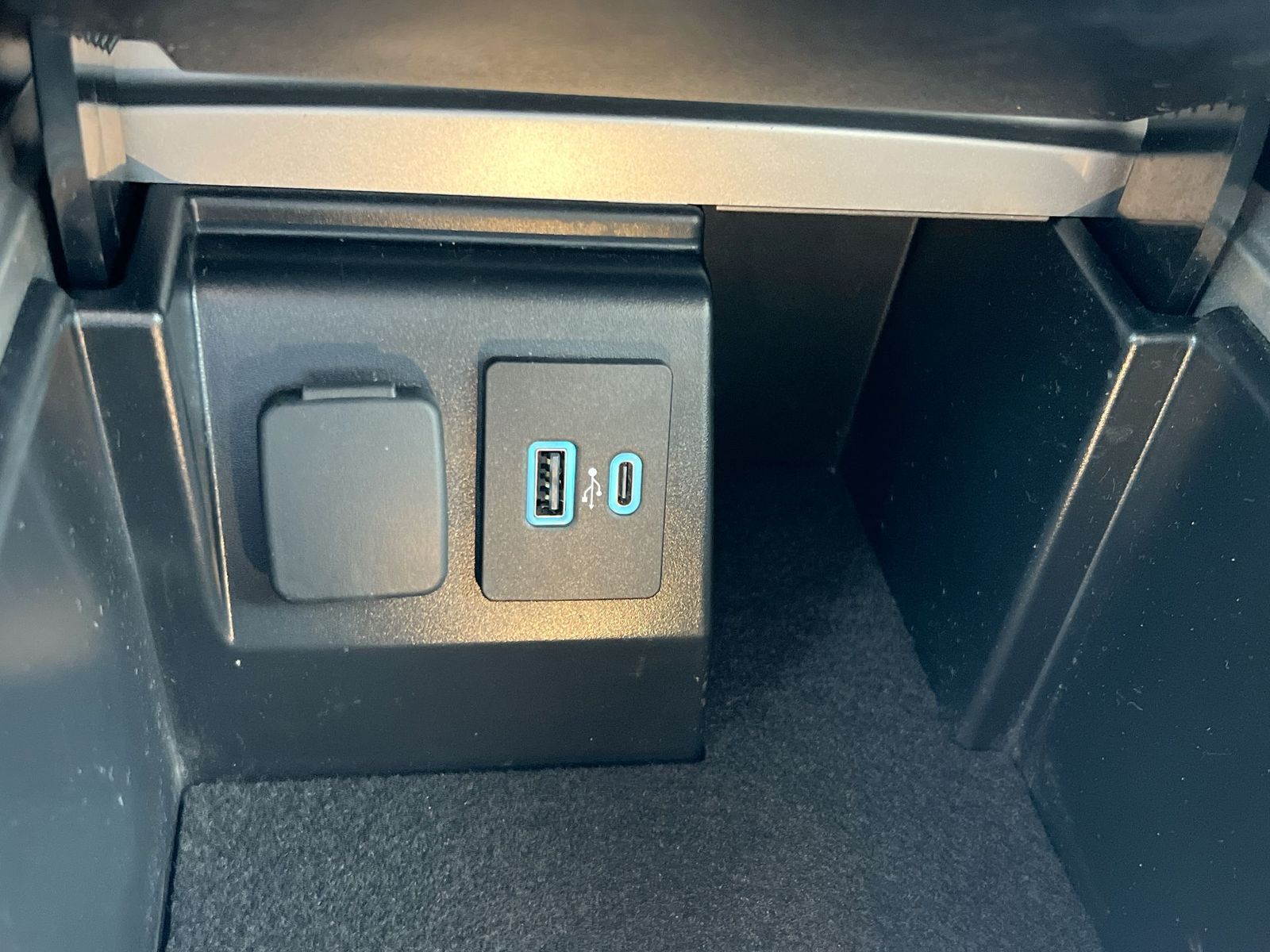 Thumbnail: 2023 Ford Explorer - 30