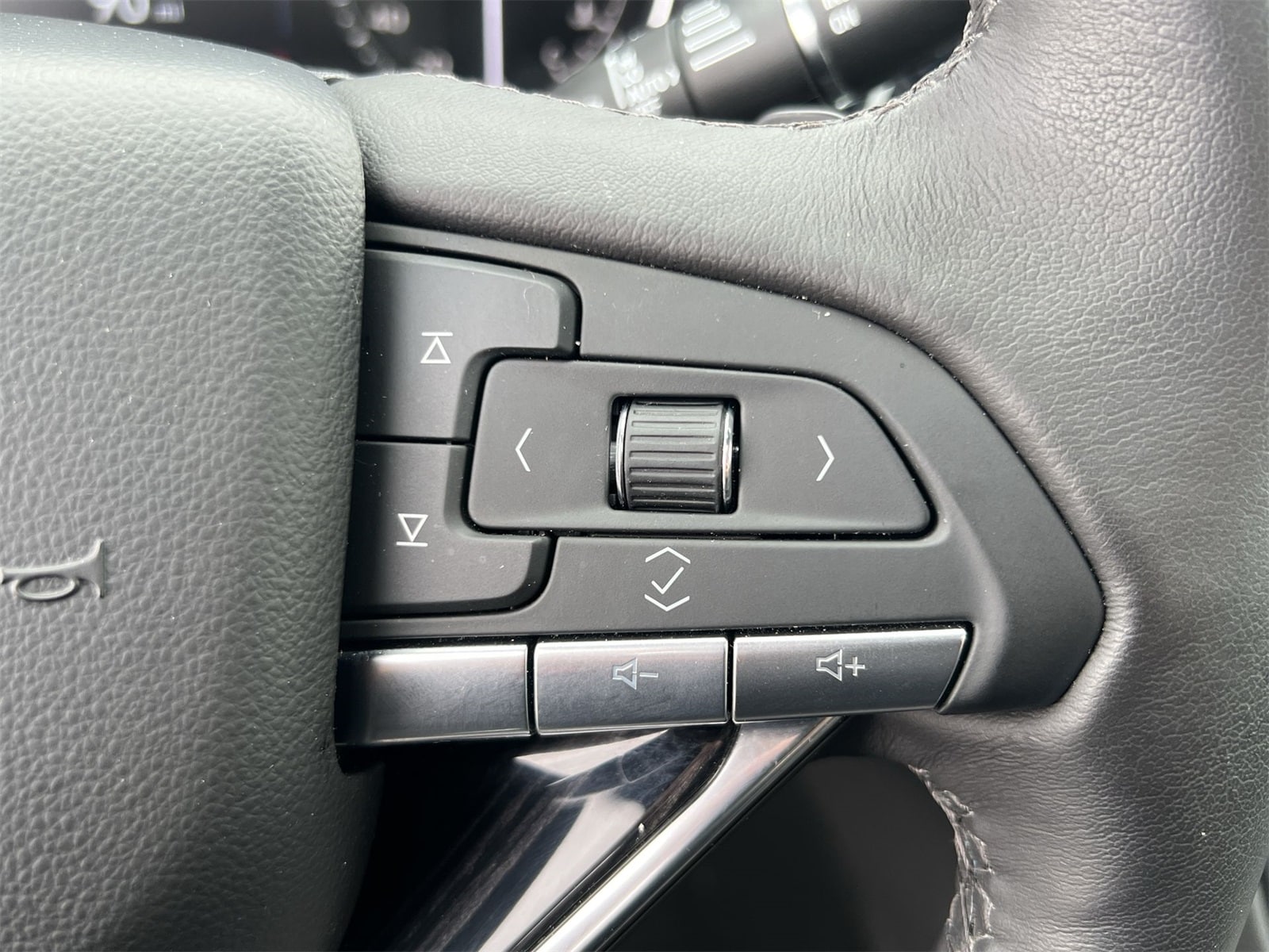 Thumbnail: 2025 Cadillac XT6 - 25