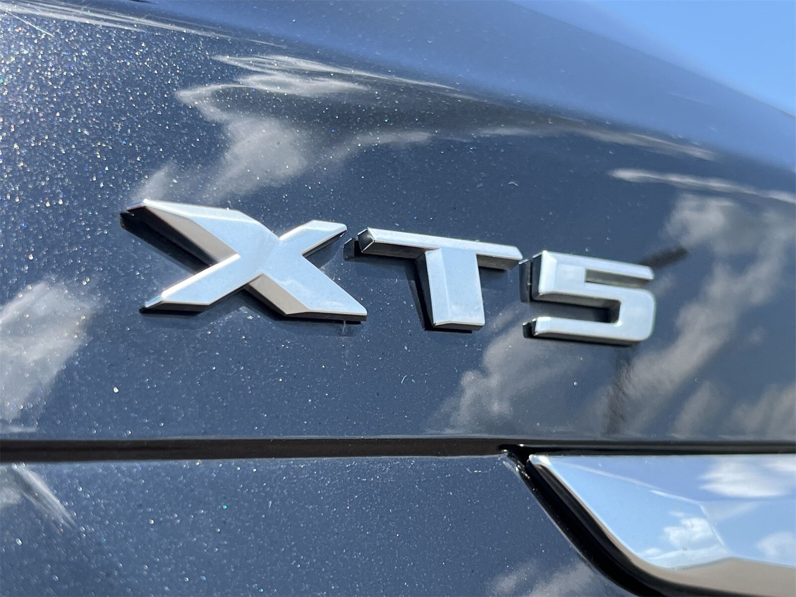 Thumbnail: 2017 Cadillac XT5 - 13