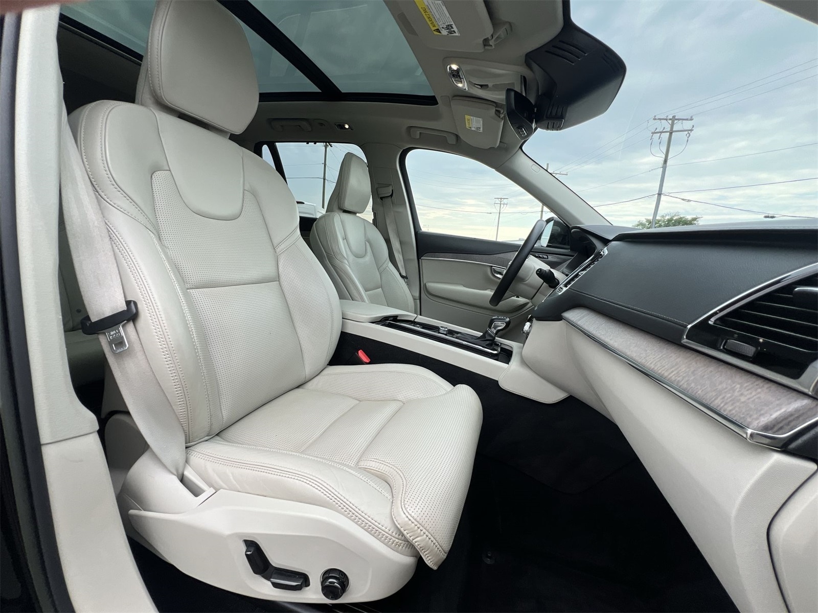 Thumbnail: 2022 Volvo XC90 - 22