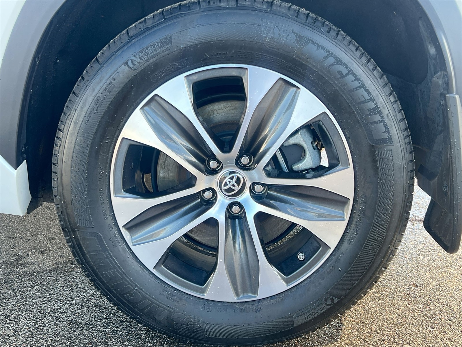 Thumbnail: 2022 Toyota Highlander - 14