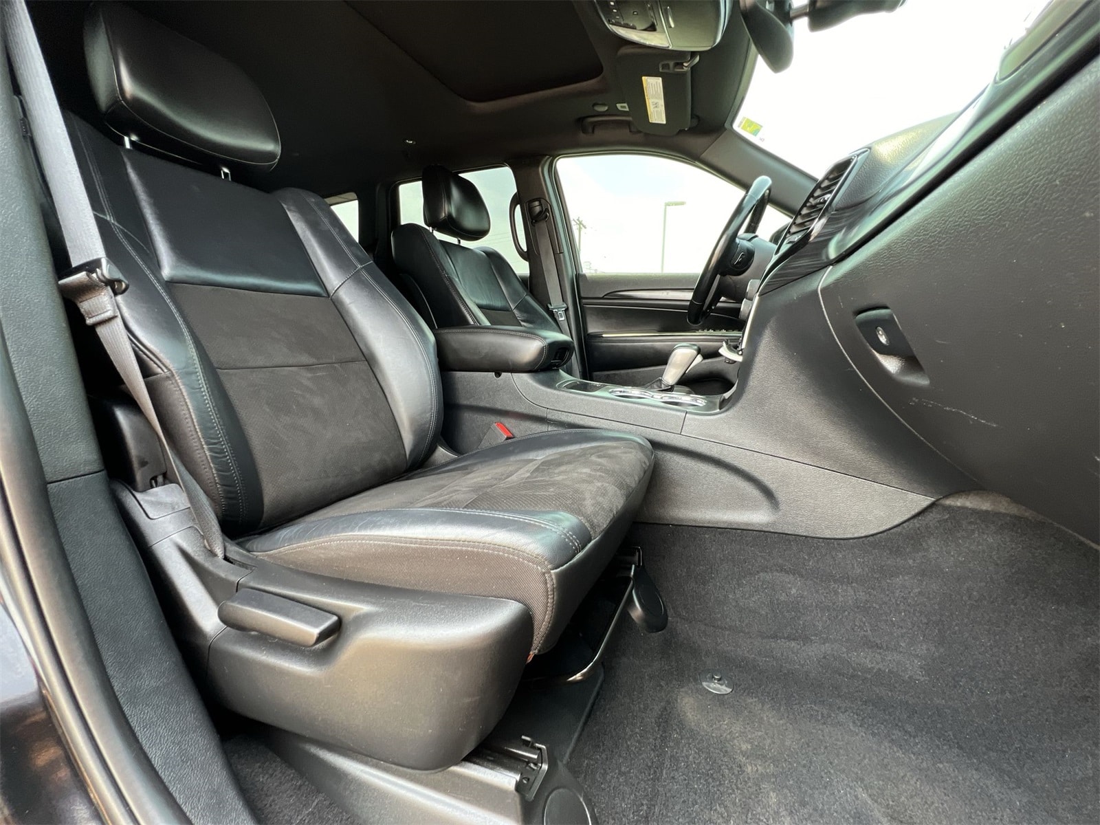 2020 Jeep Grand Cherokee Altitude 24