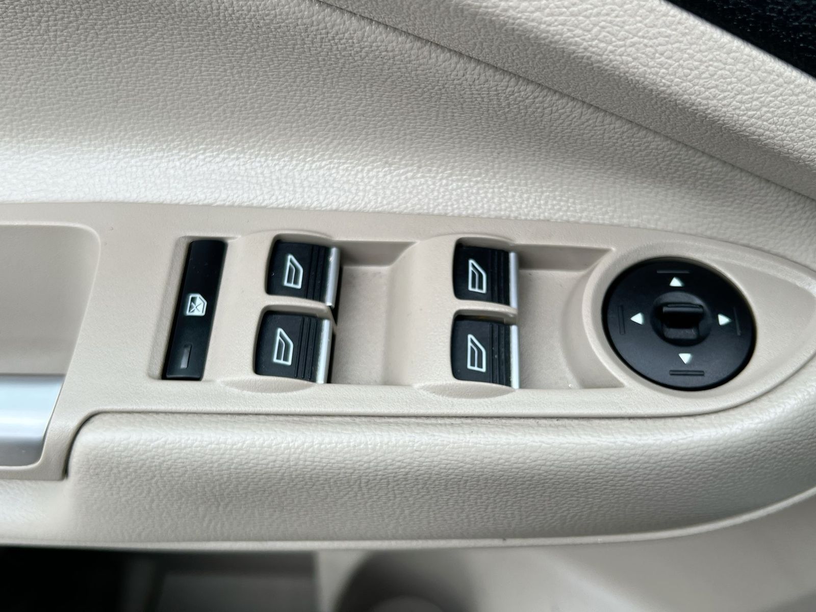 Thumbnail: 2018 Ford Escape - 17