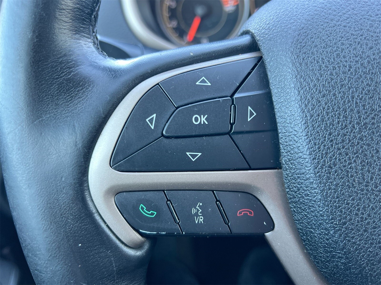 Thumbnail: 2016 Jeep Cherokee - 23