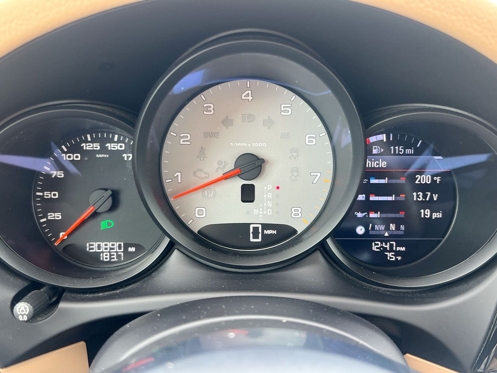 Thumbnail: 2015 Porsche Macan - 32