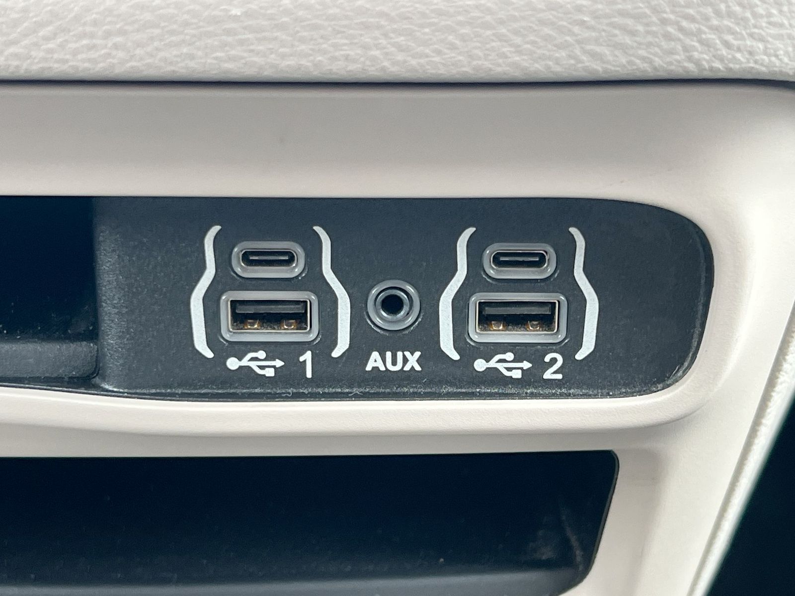 Thumbnail: 2023 Chrysler Pacifica - 31