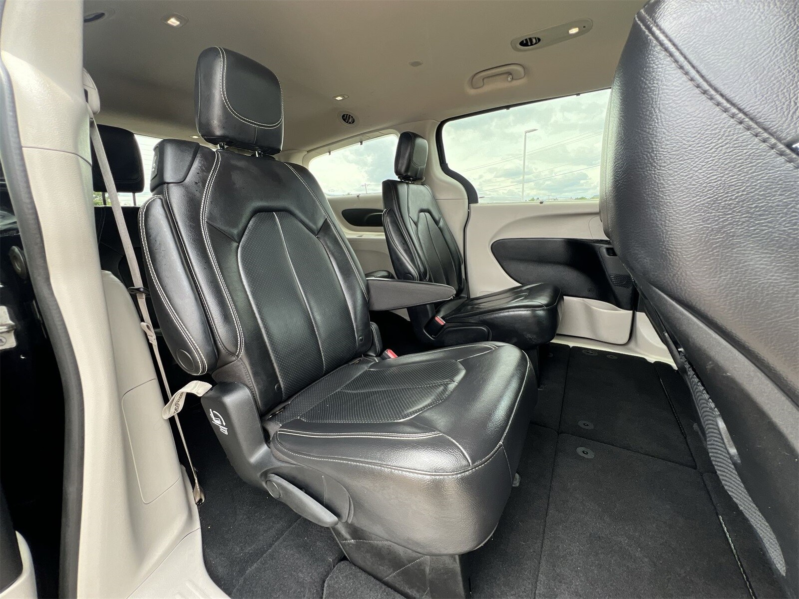 Thumbnail: 2022 Chrysler Pacifica - 21
