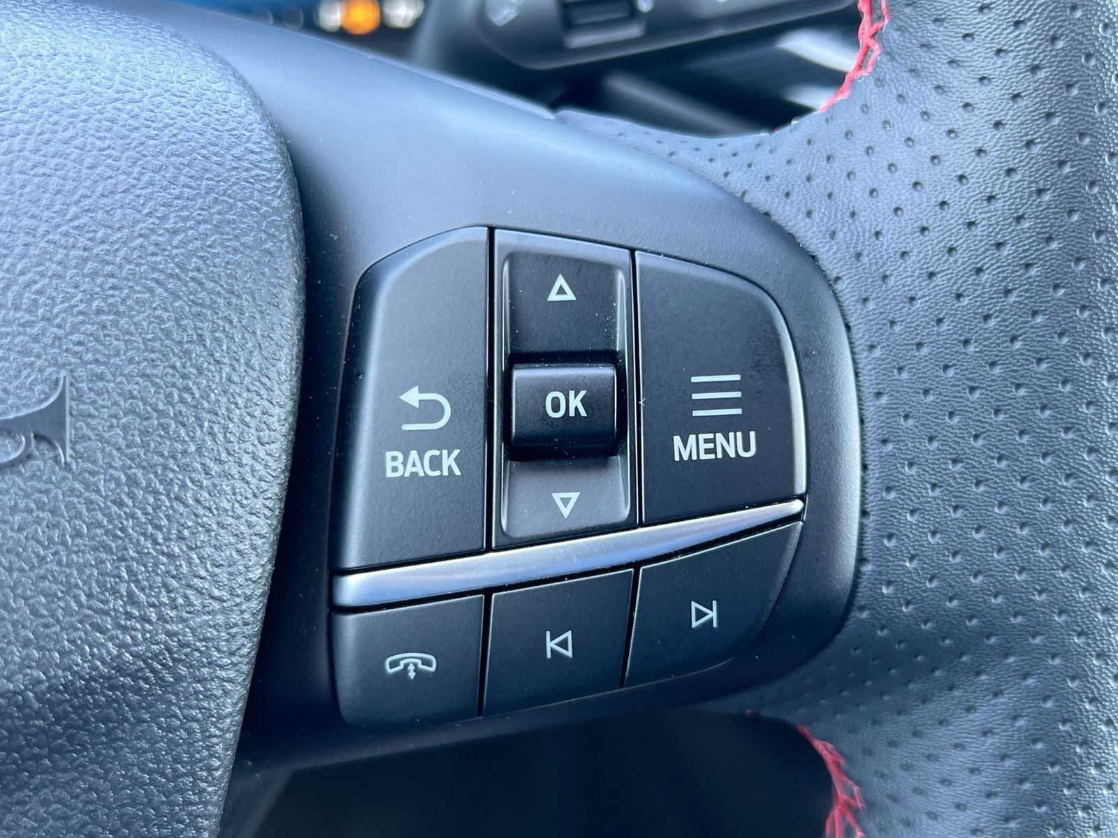 Thumbnail: 2023 Ford Escape - 24