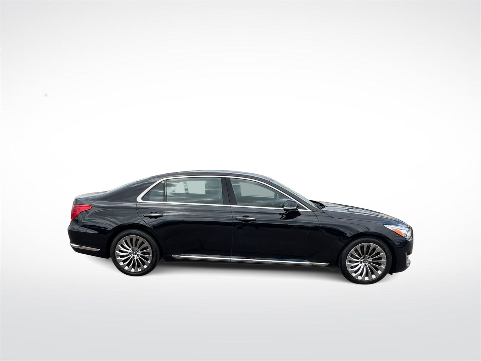 Thumbnail: 2017 Genesis G90 - 9