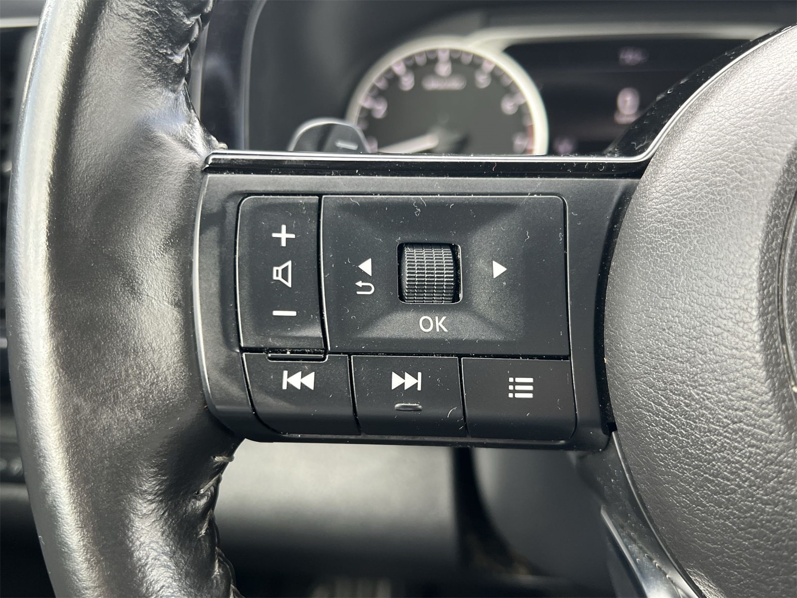 Thumbnail: 2023 Nissan Pathfinder - 24