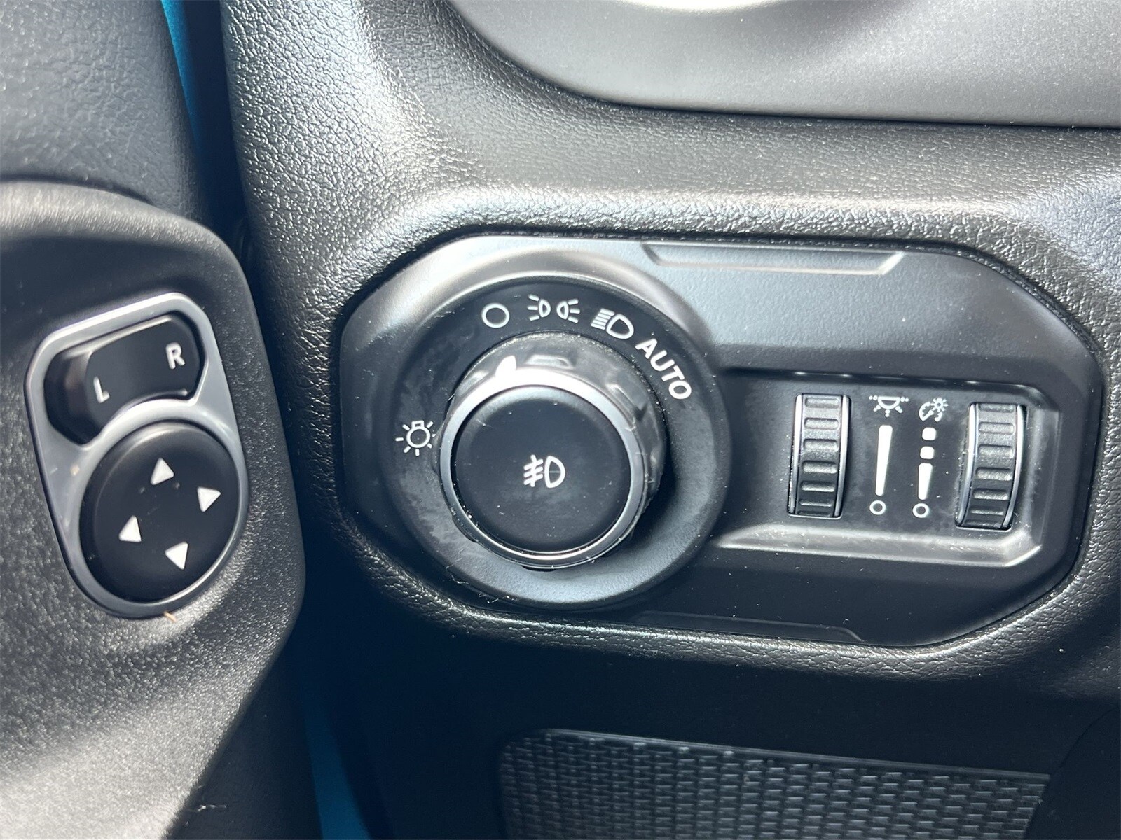 Thumbnail: 2020 Jeep Wrangler - 17