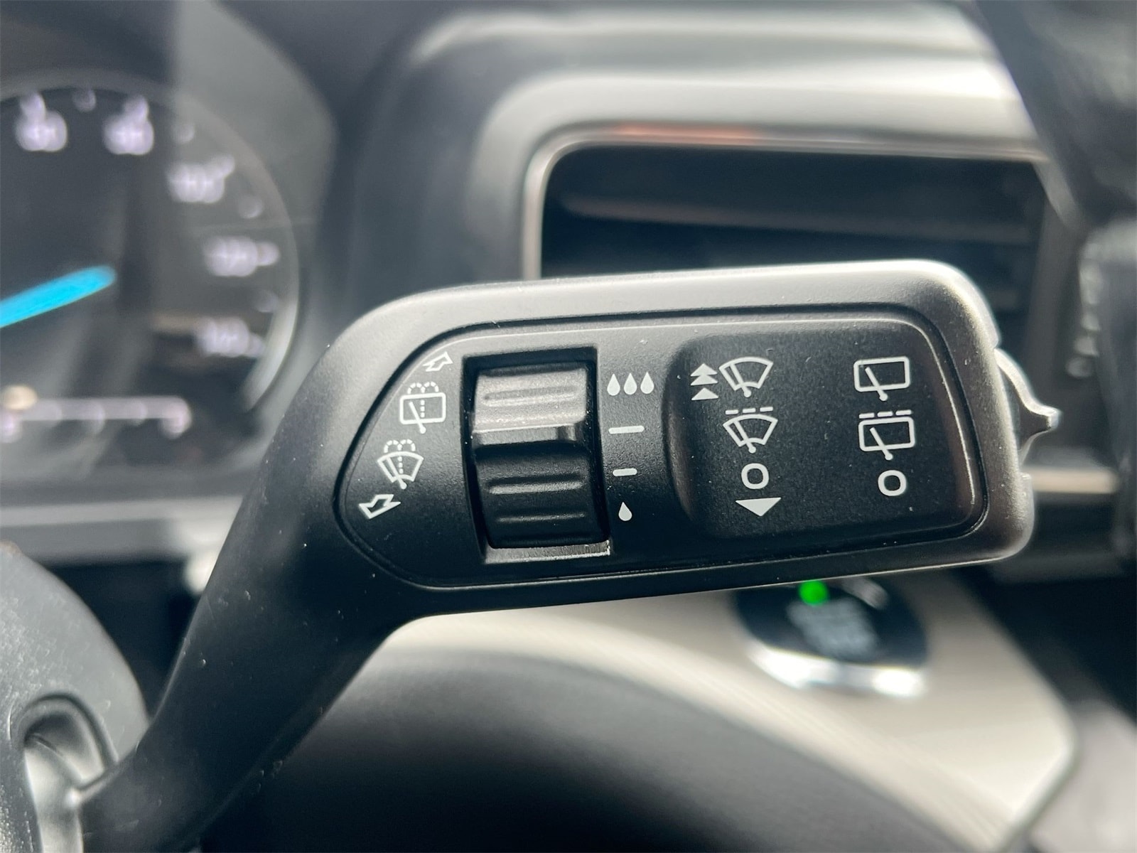 Thumbnail: 2020 Ford Explorer - 25