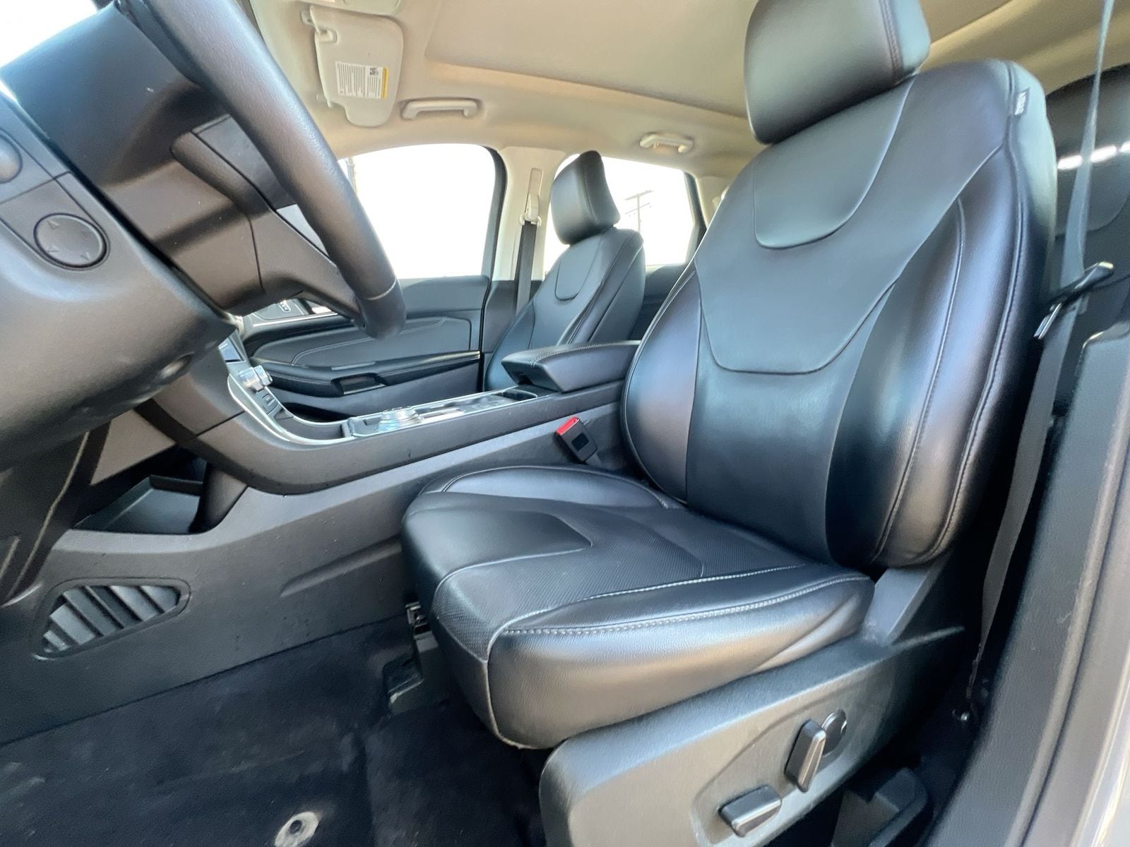 Thumbnail: 2022 Ford Edge - 16