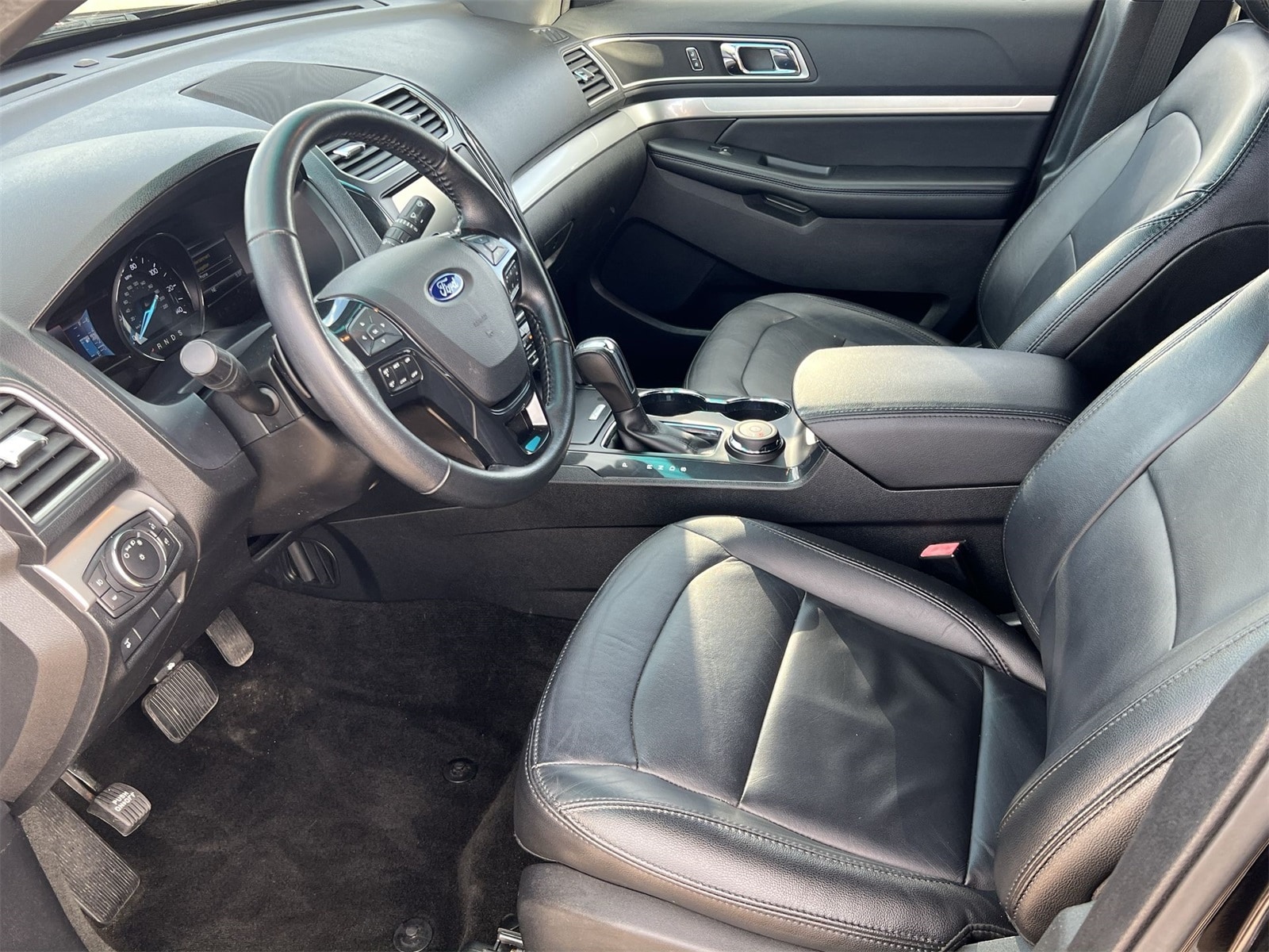 Thumbnail: 2016 Ford Explorer - 10