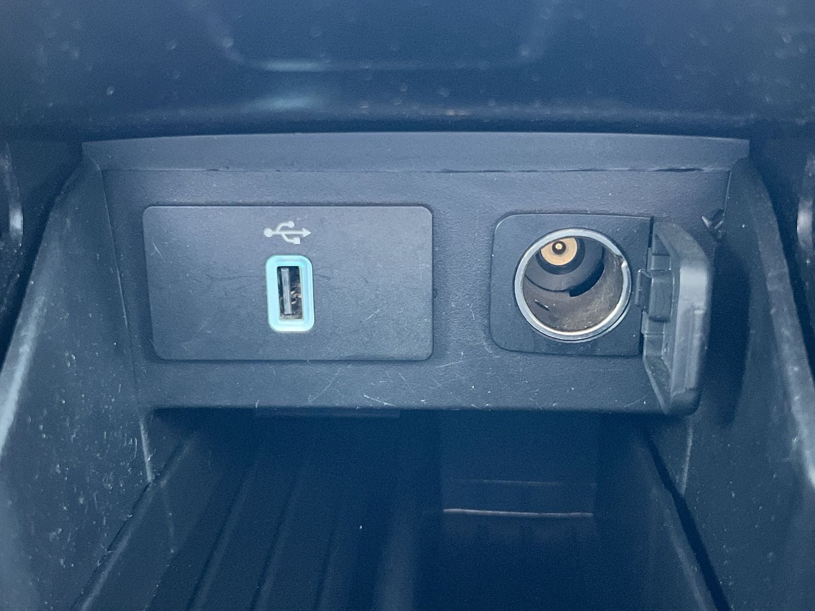 Thumbnail: 2017 Ford Explorer - 30