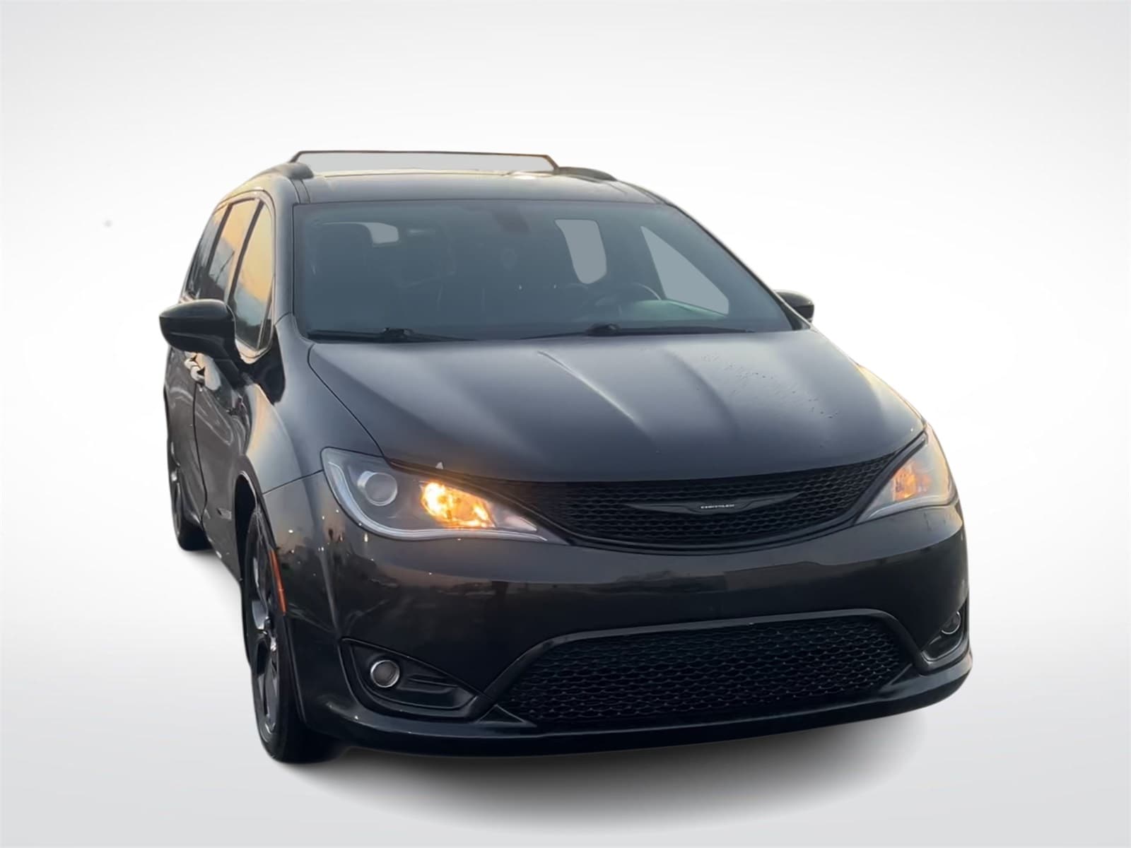 Thumbnail: 2018 Chrysler Pacifica - 3