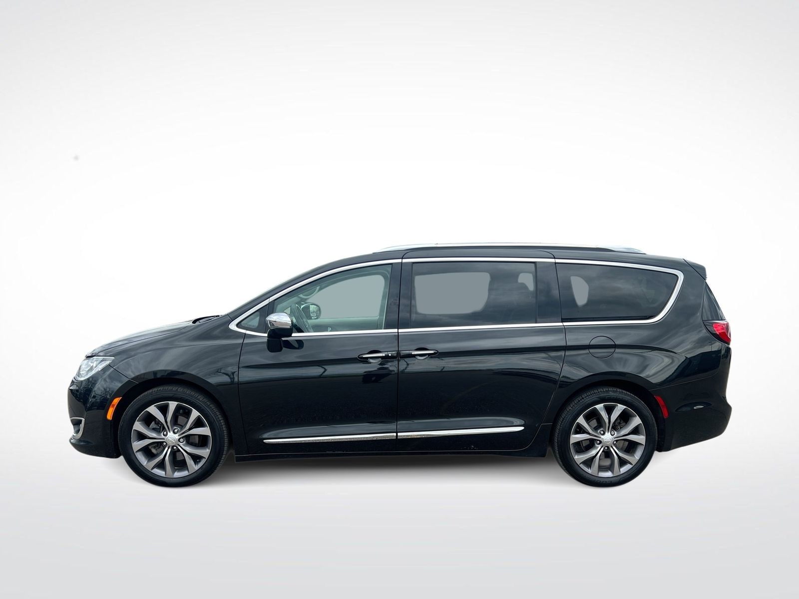 Thumbnail: 2019 Chrysler Pacifica - 5