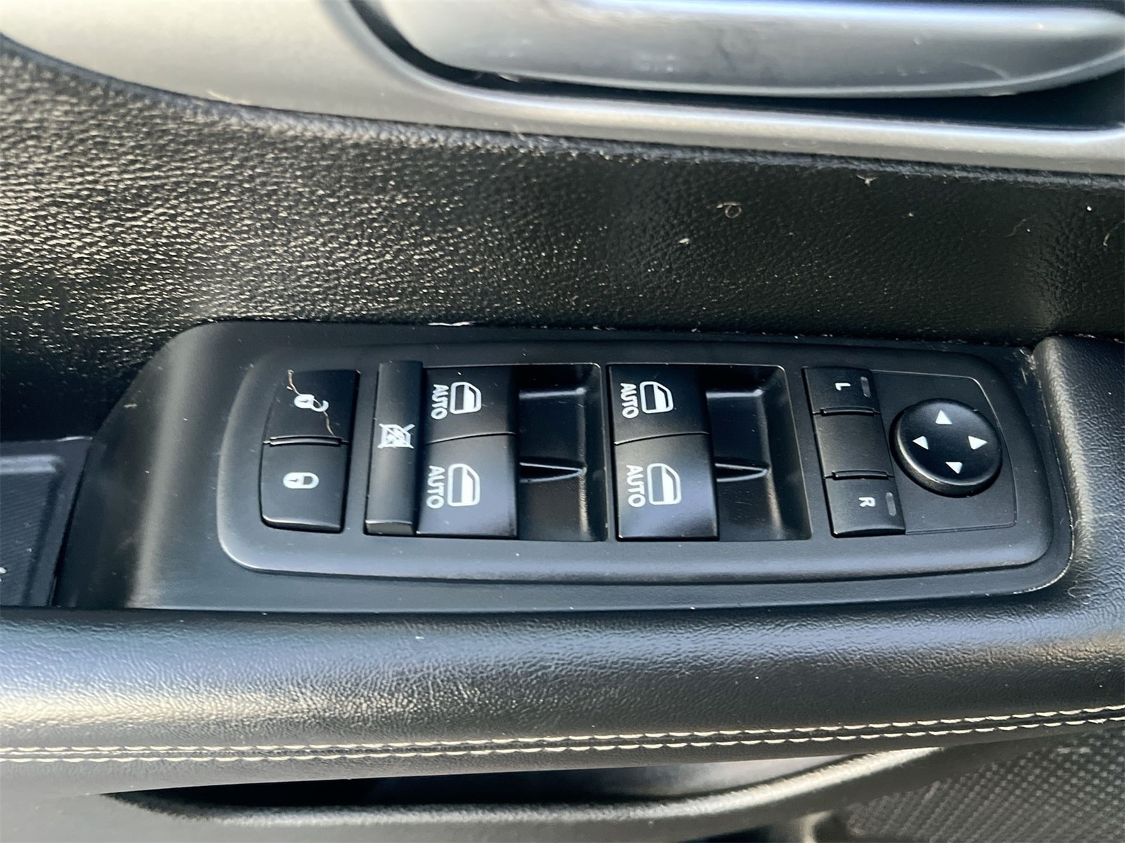 Thumbnail: 2018 Chrysler Pacifica - 17