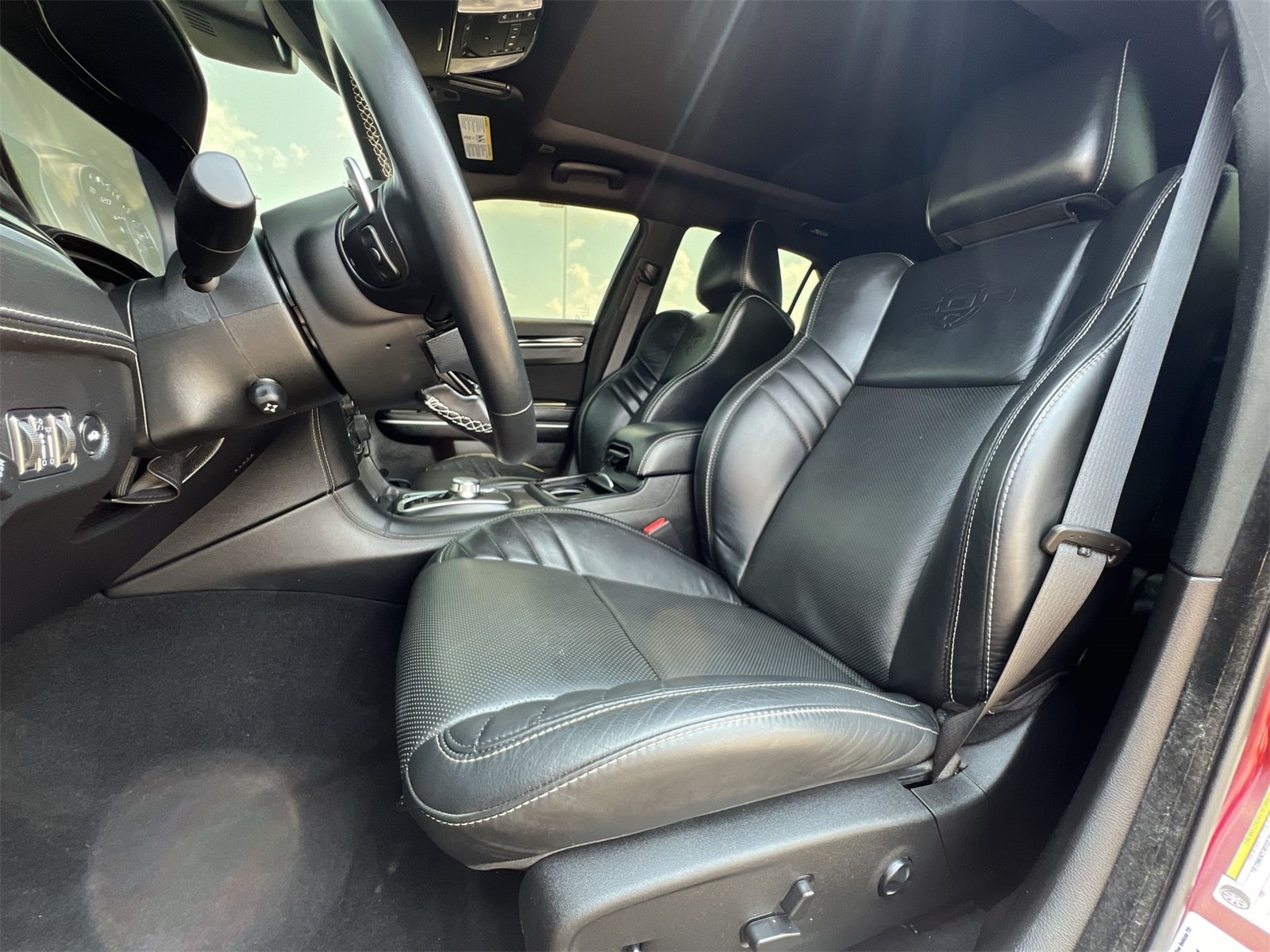 2023 Chrysler 300 C 17