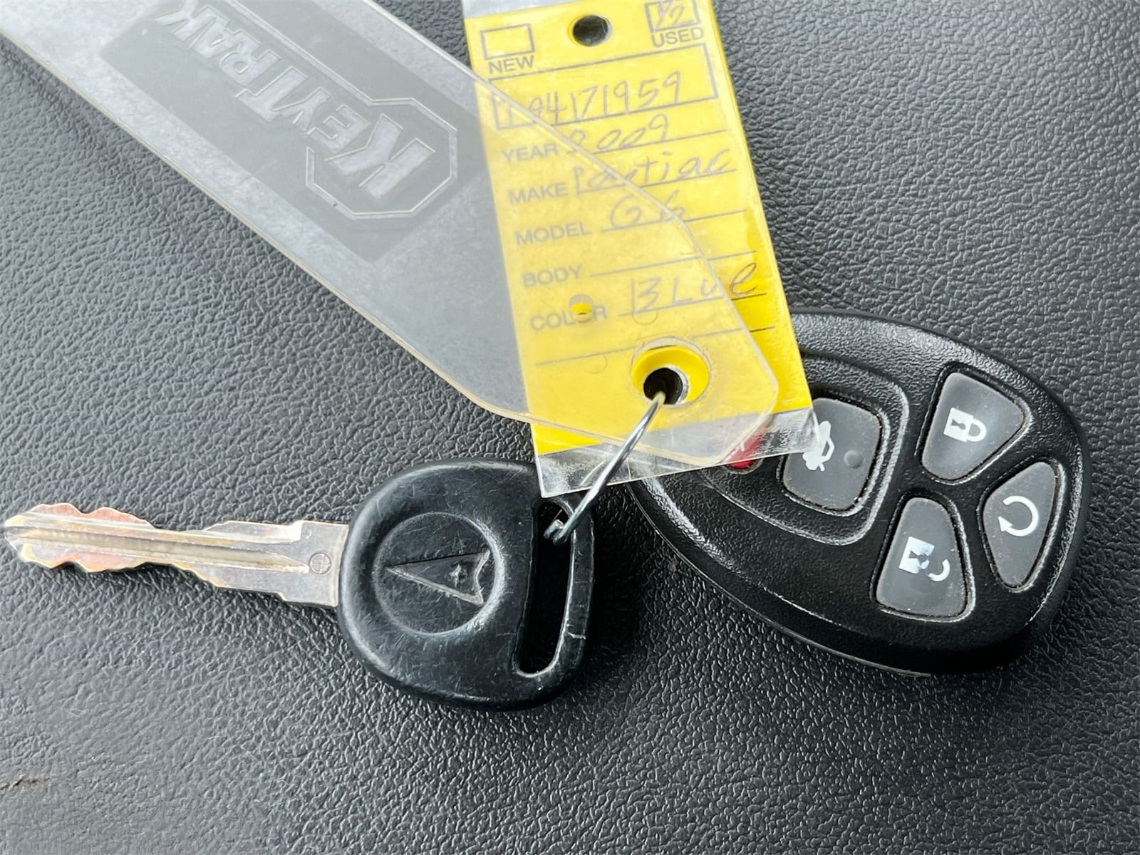 Thumbnail: 2009 Pontiac G6 - 33