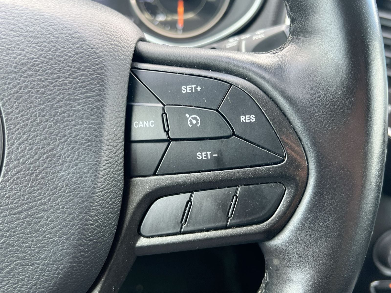 Thumbnail: 2019 Jeep Cherokee - 24
