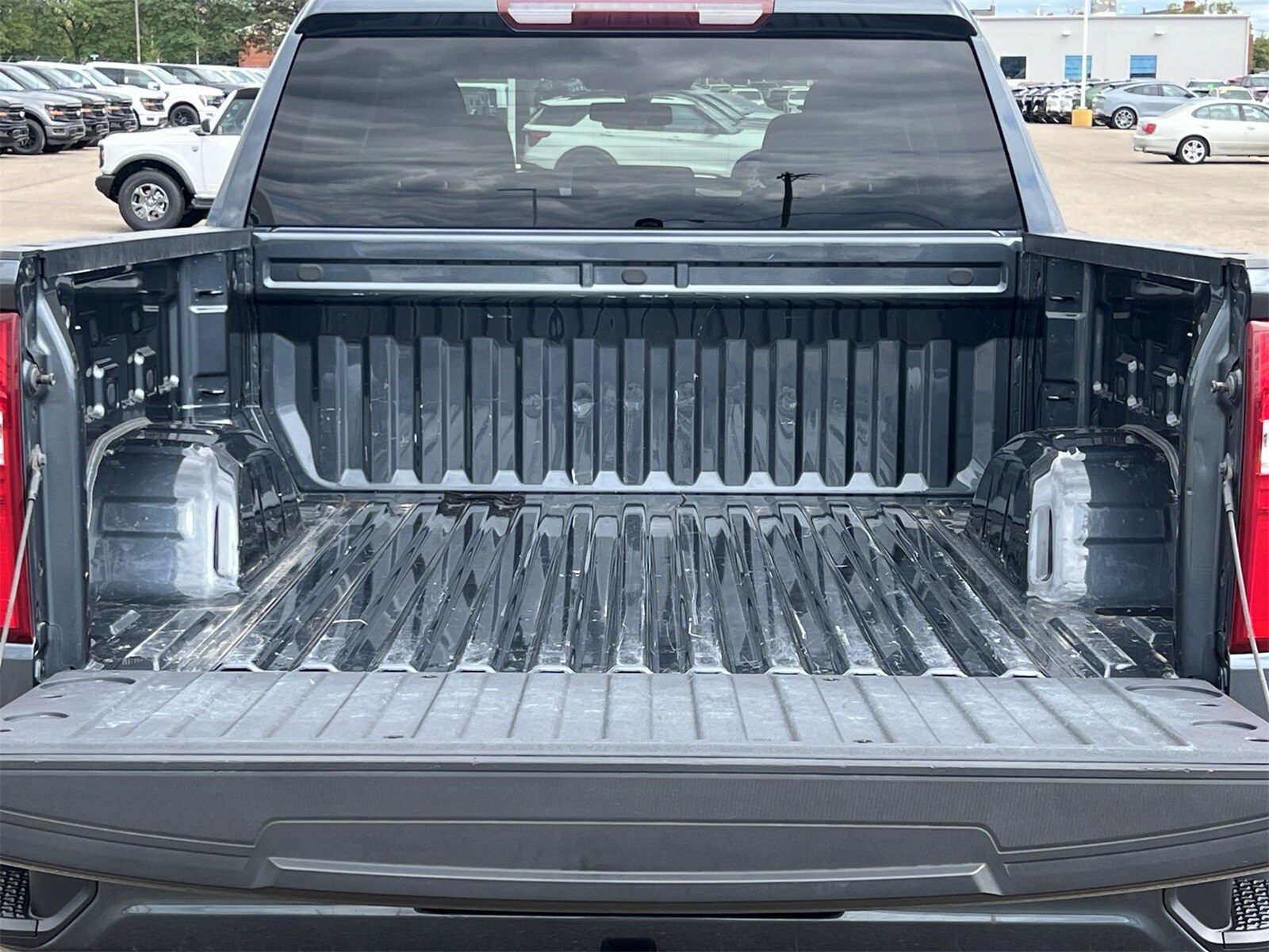 Thumbnail: 2019 Chevrolet Silverado 1500 - 32