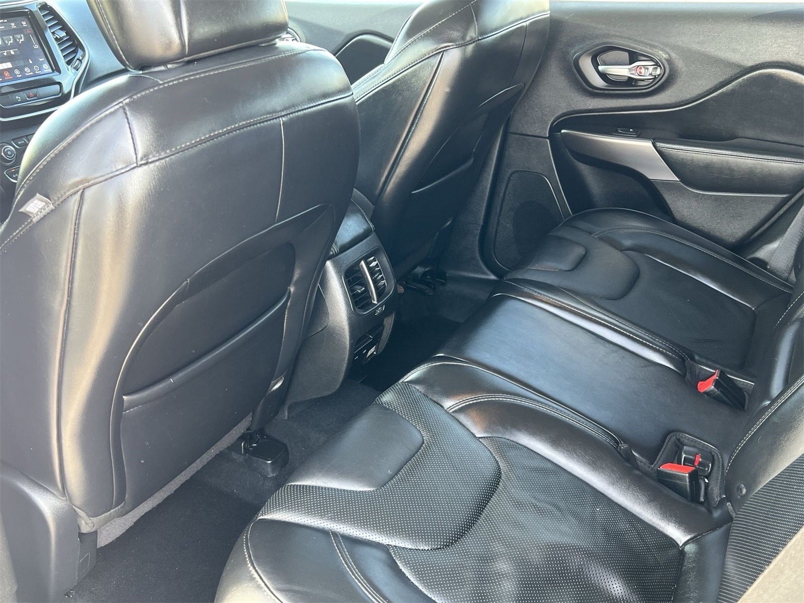 Thumbnail: 2019 Jeep Cherokee - 19