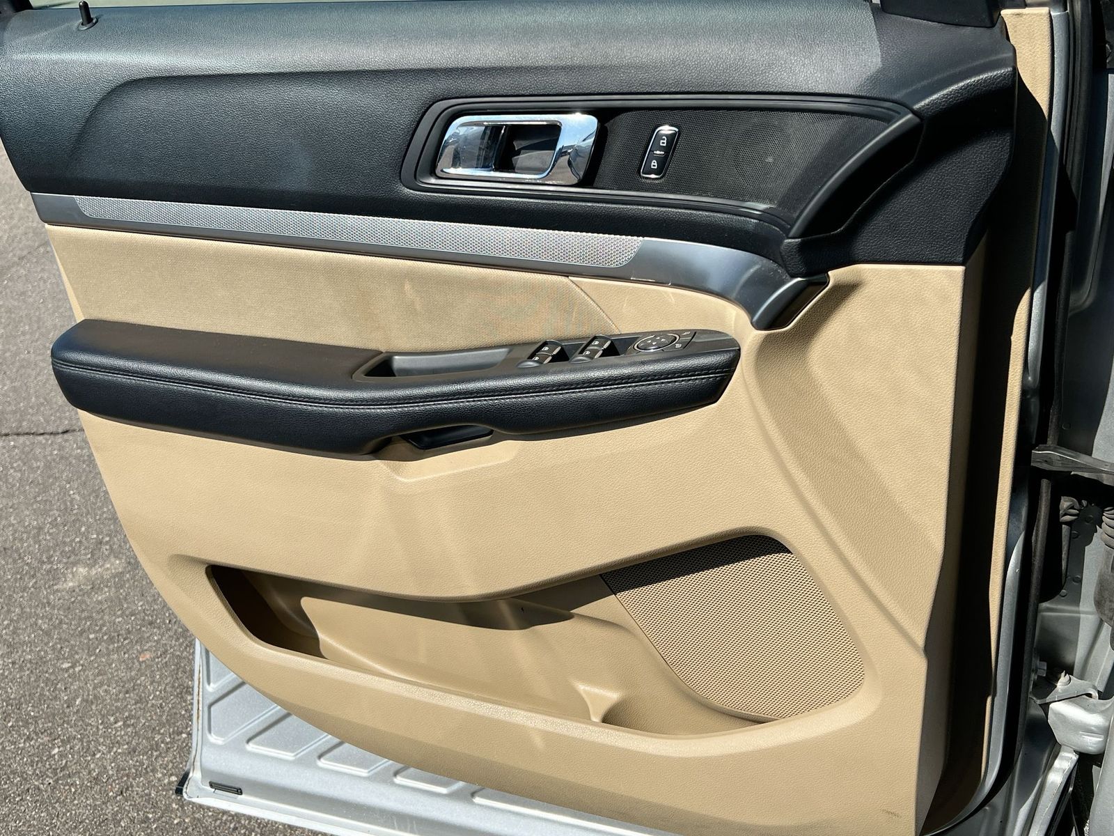 Thumbnail: 2017 Ford Explorer - 29