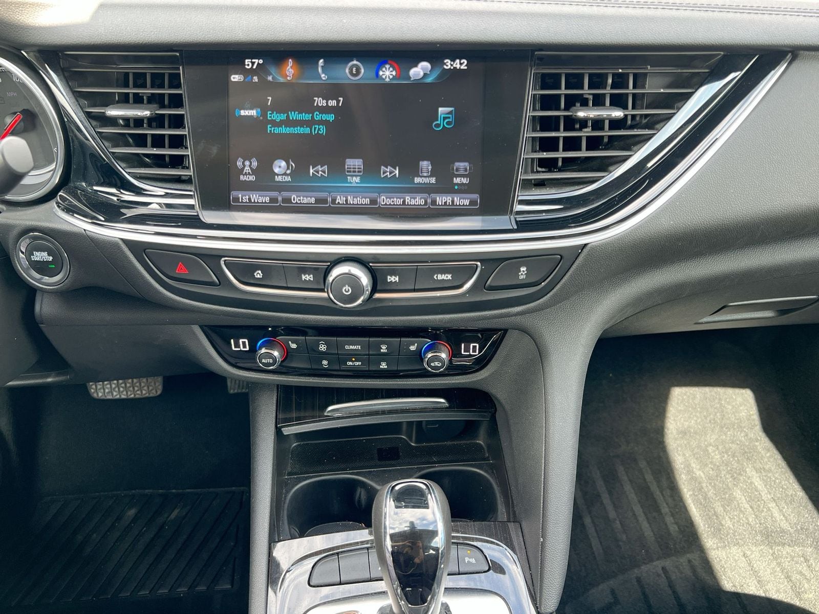 Thumbnail: 2018 Buick Regal - 27