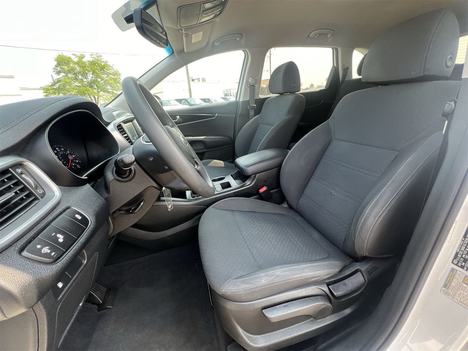 Thumbnail: 2020 Kia Sorento - 17